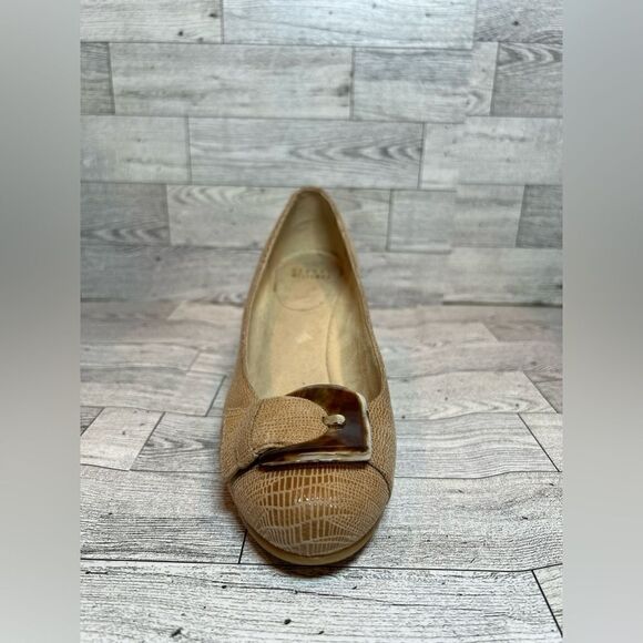 Stuart Weitzman tan embossed wedges with tortoise shell accent buckle size 7.5 - Picture 15 of 16